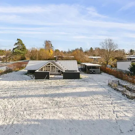 Janik - 1-3km From The Sea By Interhome *