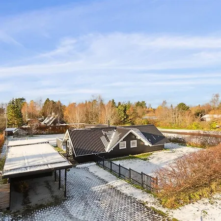 Janik - 1-3km From The Sea By Interhome *