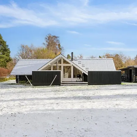 Janik - 1-3km From The Sea By Interhome *