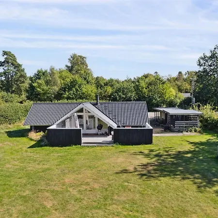 Janik - 1-3km From The Sea By Interhome